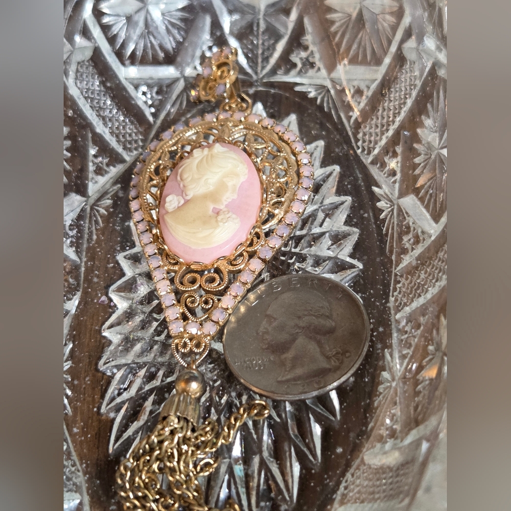 Cameo Brooch with Elaborate Frame, Crystals and Tassel - Picture 7 of 7